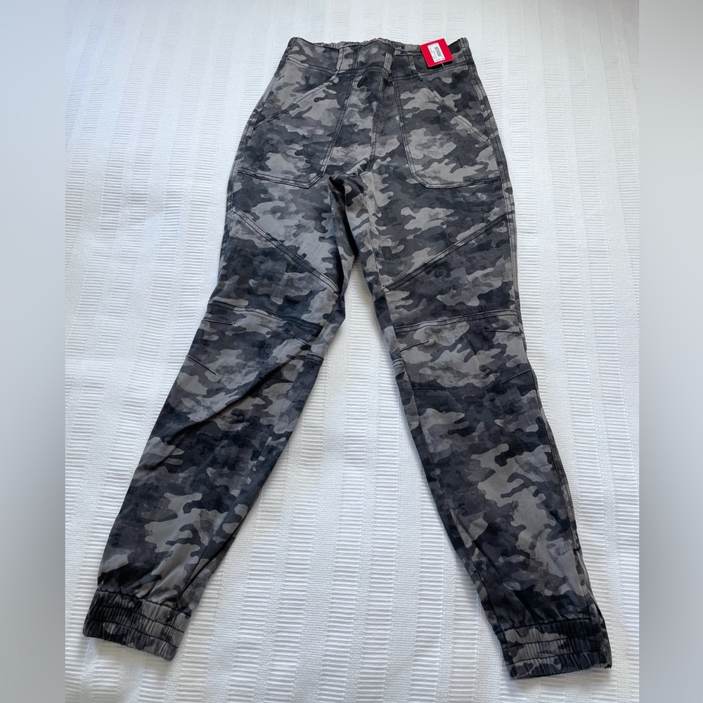Spanx Women’s Stretch Twill Cargo Jogger Medium NWT